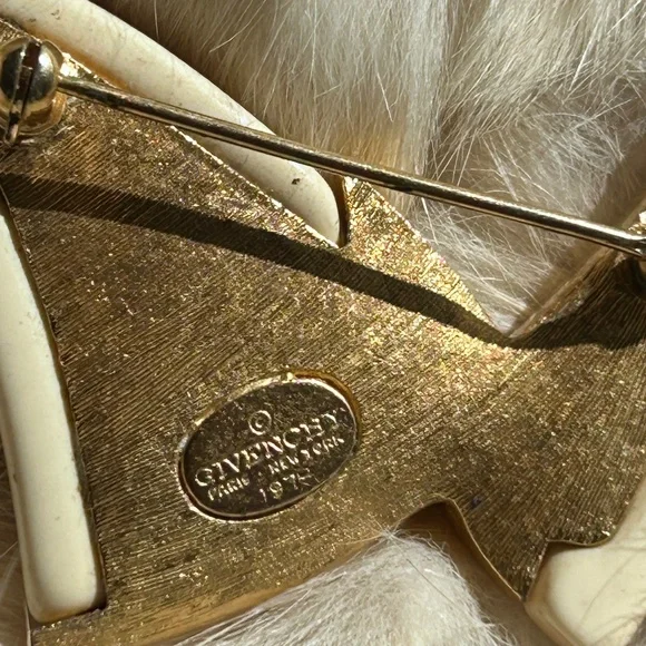 Vintage Givenchy 1970s brooche - Picture 3 of 3